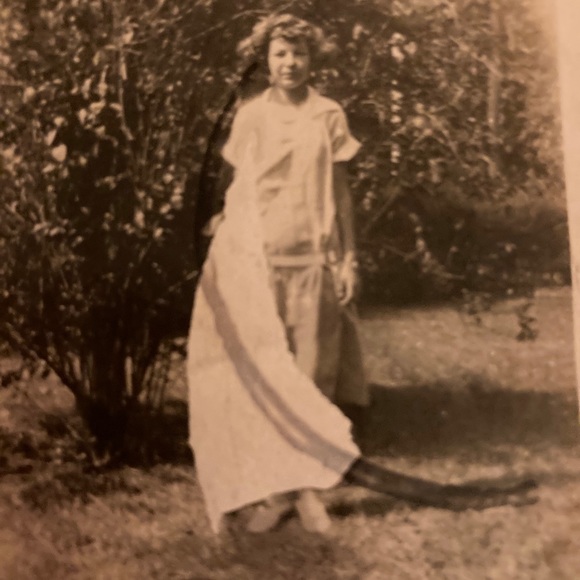 Meet your Posher, Lu- Womenโs and Home - Picture 6 of 8